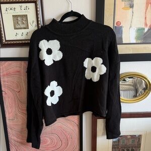 Lightweight Mockneck Cropped Sweater with Flower Design